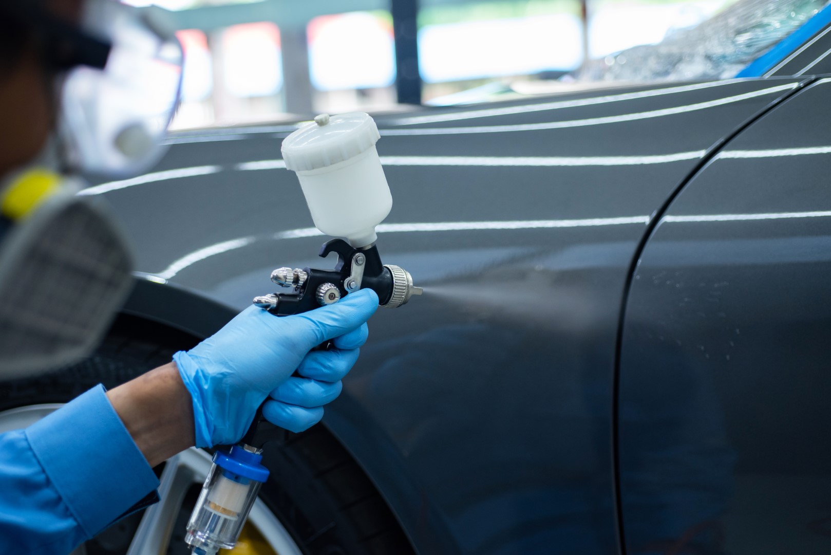 The procedure of painting a car in the service center.